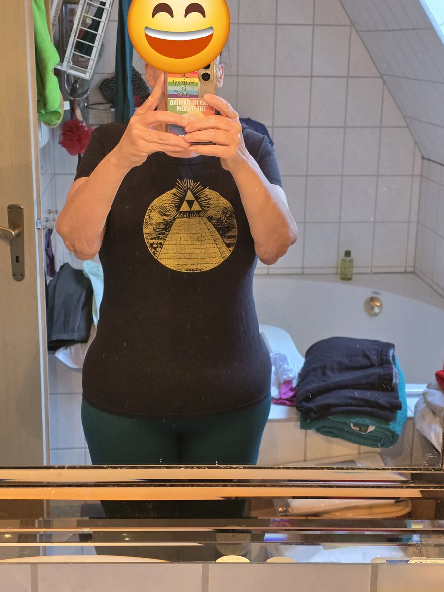 Geist812's tweet photo. @diesefrauO Ich muss demnächst meine Klamotten auch mal aussortieren. Bei 60 Kilo weniger sieht alles aus wie ein Sack der an mir hängt.

Ich hab jetzt Klamotten an, die meinen Kindern aus dem Teenager Alter nicht mehr passen. https://t.co/wHpI4vpsRx