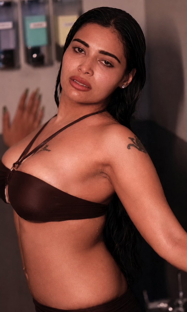 Charlie130981's tweet photo. Weekend vibes 👙🔥🥵 #subscrption #dharshagupta https://t.co/YIkaFgJYXl