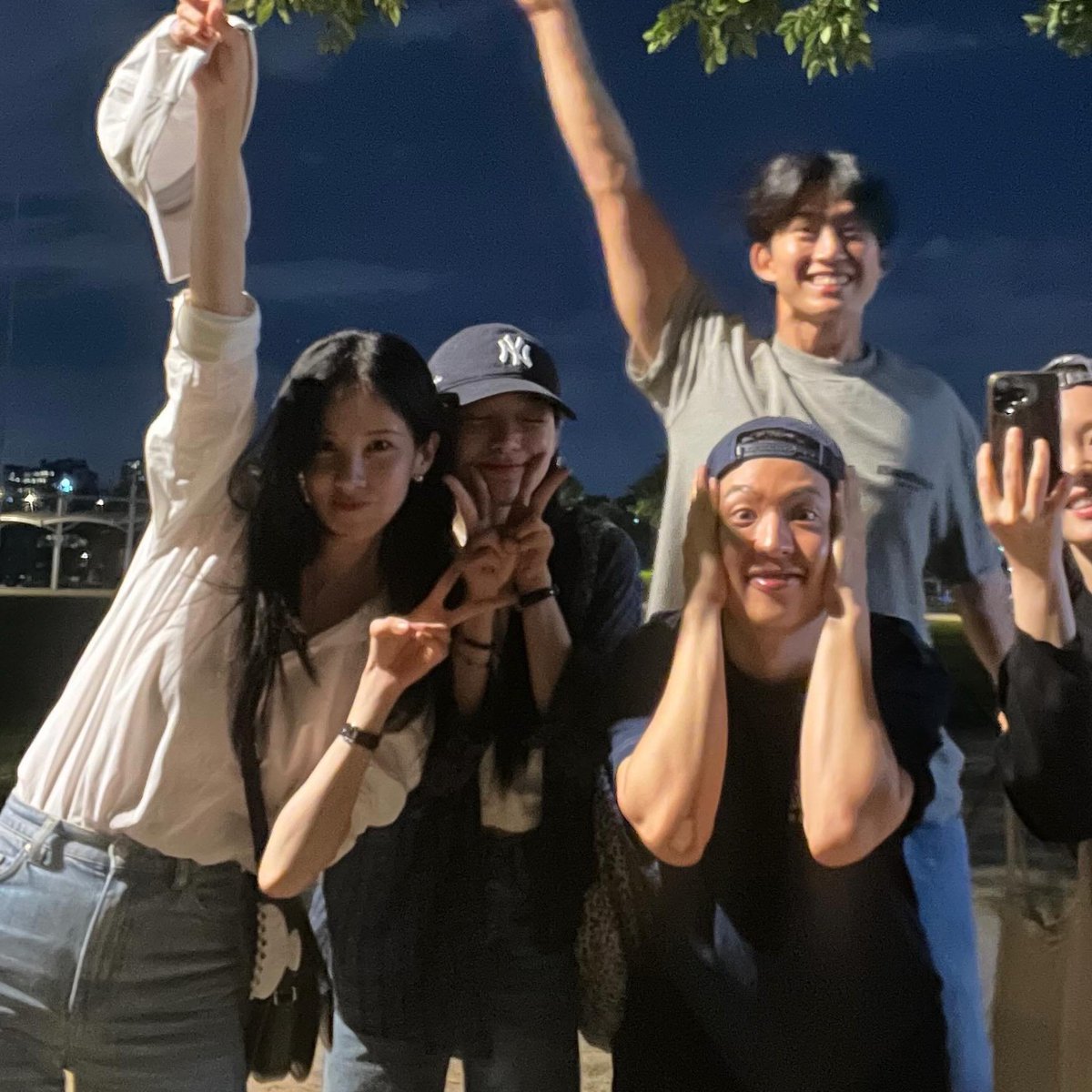 dollseociety's tweet photo. seohyun and her randomista reunions https://t.co/Rlxtfdntn9