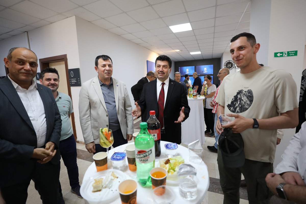 MyoTurizm's tweet photo. Üniversitemizde kalite kültürünün yaygınlaştırılması için emek veren ve kalite çalışmalarına değerli katkılarını sunan Kalite Elçilerimize Rektörümüz Prof. Dr. Mehmet Sarıbıyıktarafından teşekkür belgesi takdim edildi. Rektörlük girişi fuaye alanında gerçekleşen etkinlikte + https://t.co/e42thwioX5