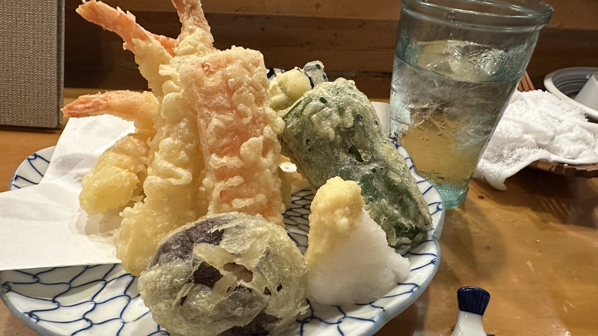 the_atchee's tweet photo. 海老天はステーキに並ぶ正義。 https://t.co/iqf2tdanOj