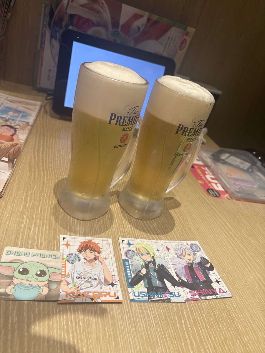 Twinkle025_ri's tweet photo. これはぐ〜とかけるとダークナイトメアさんと泡がこんもりしてるビール https://t.co/8BwJzOQHx7