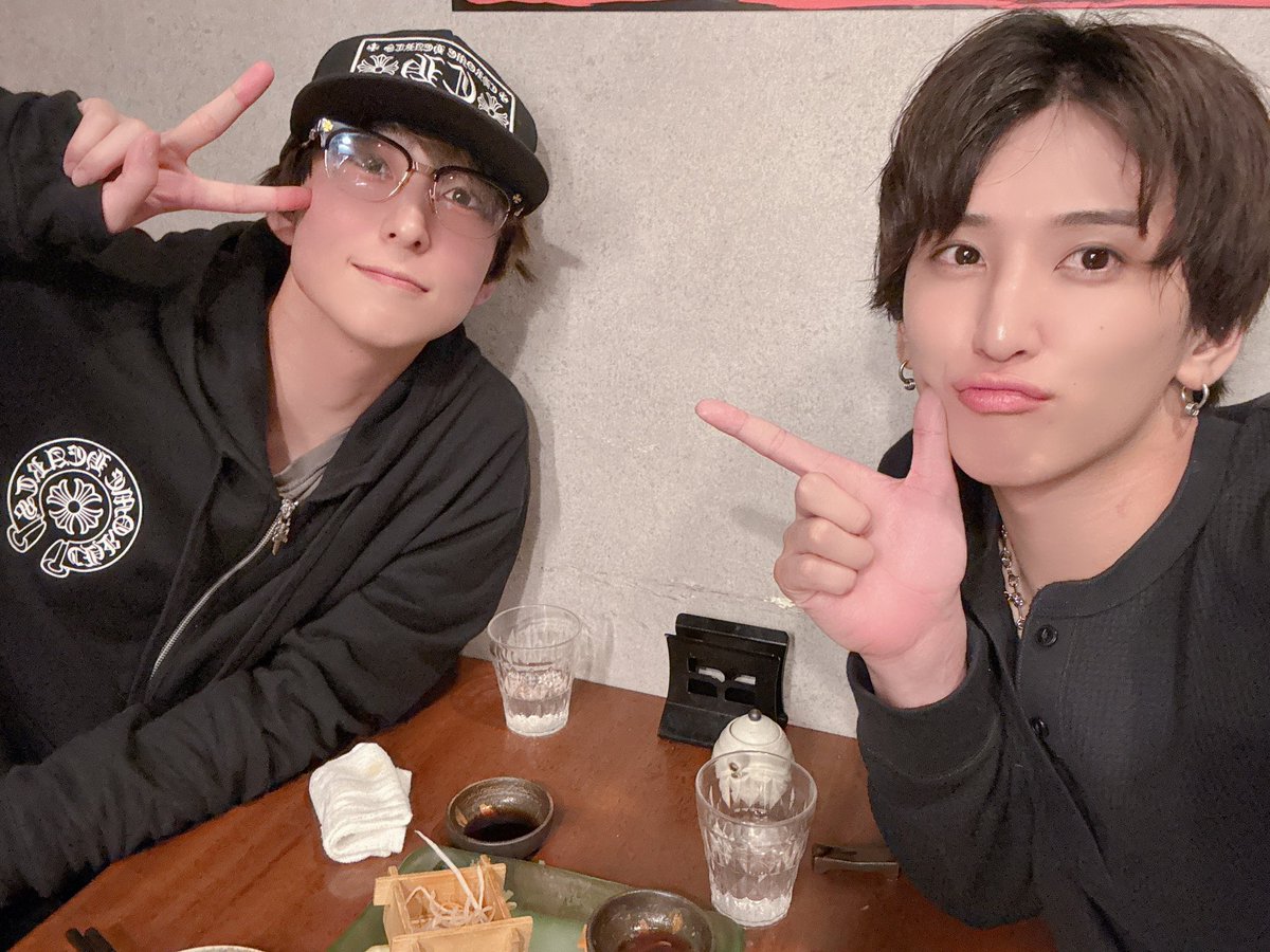 fumiya_____0222's tweet photo. フリーライブツアー１日目ありがとうございました！
みんなたくさん会いにきてくれてありがとう！
これからもたくさんのところ行くよ！
お楽しみに！
終わった後よっちくんとご飯行きました✌️
今回も奢らせてくれず漢すぎた😭 https://t.co/rf0ULbr53G