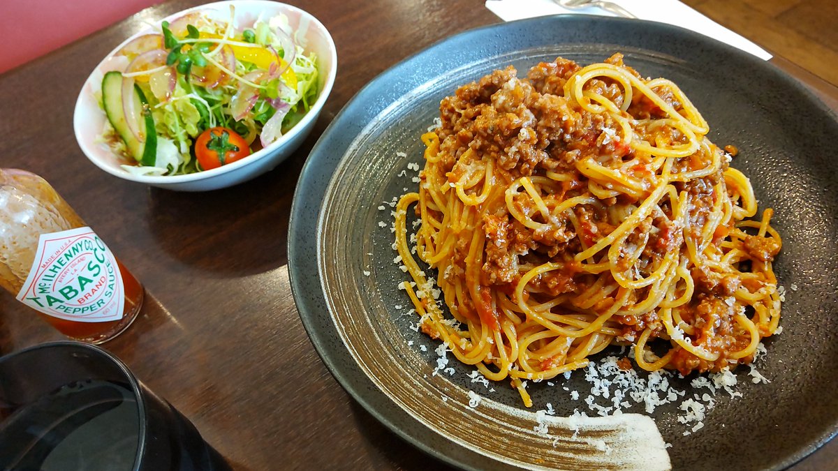 P701iC's tweet photo. 【2026年3月27日(水曜日)】
珈琲喫茶にて昼食です。今回もお気に入りのミートソーススパゲティーを食べました。

こちらによく行くようになってそろそろ一年くらい経ちます。初めて訪れたときに注文したのがこのミートソーススパゲティーで、食べた時のその美味しさに感激したことを思い出します。 https://t.co/W3dCov1Diq