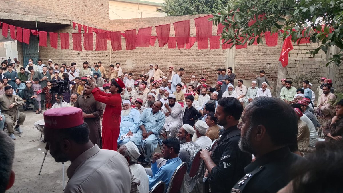 ANPMarkaz's tweet photo. پشاور: عوامی نیشنل پارٹی ضلع پشاور کے زیر اہتمام دامان میں شمولیتی تقریب کا انعقاد، صوبائی صدر میاں افتخار حسین کی خصوصی شرکت۔ شمولیتی تقریب میں جماعت اسلامی سے تعلق رکھنے والے مختلف خاندانوں نے عوامی نیشنل پارٹی میں شمولیت اختیار کی۔ صوبائی صدر نے تقریب سے خطاب کیا اور نئے شامل ہونے والے اراکین کو پارٹی کی ٹوپیاں پہنائیں۔ ضلعی صدر ارباب طاہر، سابق امیدوار صوبائی اسمبلی ارباب اللہ یار خان سمیت دیگر اراکین موجود تھے۔

#ANP | #ANPPakhtunkhwa | #ANPPeshawar