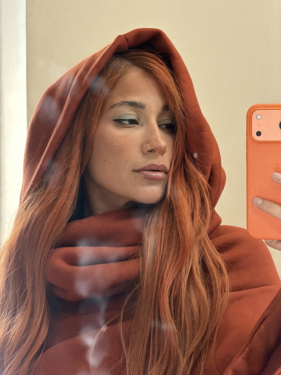 LexyPanterra's tweet photo. What do I look like with this hood? https://t.co/0SxANUlU3b