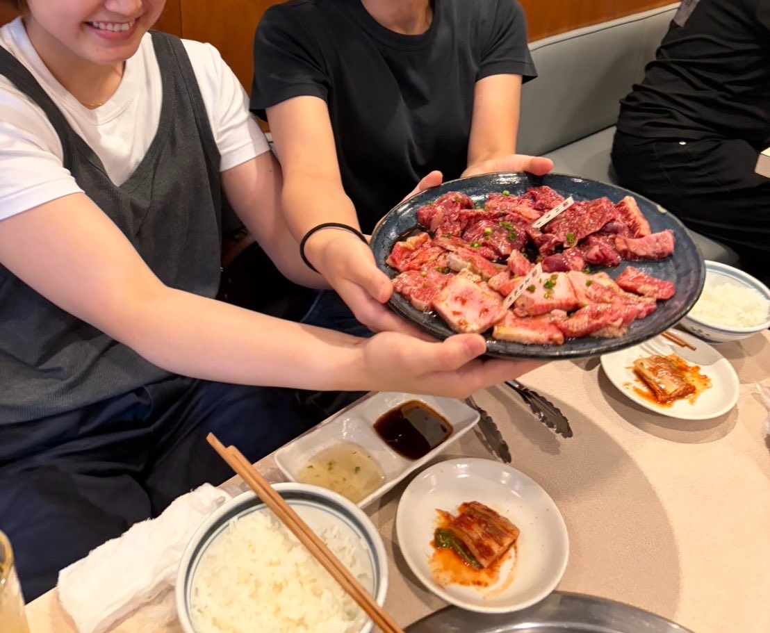 pp181590's tweet photo. 明日から始まる~どんなシーズンになるかじゃなくてどんなシーズンにするのか。その時の自己ベストを、それを継続すること、最後までやりきること。頑張ったら、辛かったら、ハグ！オフ最終日も最高のファンのみなさんから沢山エネルギーをもらい、美味しいものから沢山パワーをもらいました！よし！ https://t.co/75m8bgVQyP