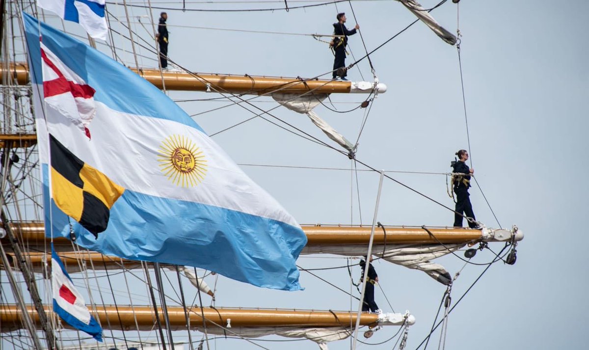 Armada_Arg's tweet photo. Desde el norte argentino hasta la cubierta de la fragata ARA “Libertad”, la historia del Guardiamarina  Efrén Franco Joel Leail de San Salvador de Jujuy, reúne vocación, esfuerzo y la firme convicción de proyectar su futuro en el aire sobre el mar. 👉🏻 https://t.co/JCIr3bT8Eh https://t.co/7VdUMhp7ow