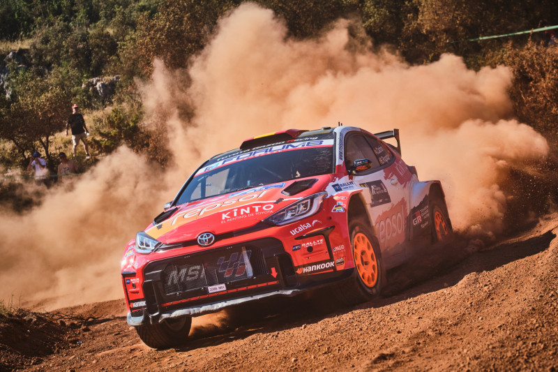 ToyotaPrensa's tweet photo. Tercer podio de la temporada para @Cachon_Ale y @borjarozada  que terminan terceros en el desafiante  Rally Acrópolis en Grecia🥉

💪El piloto asturiano se sitúa 2º en WRC2, con 61 puntos🥈

Más información:https://t.co/k7vUptbA2S https://t.co/GVsXJyONTm
