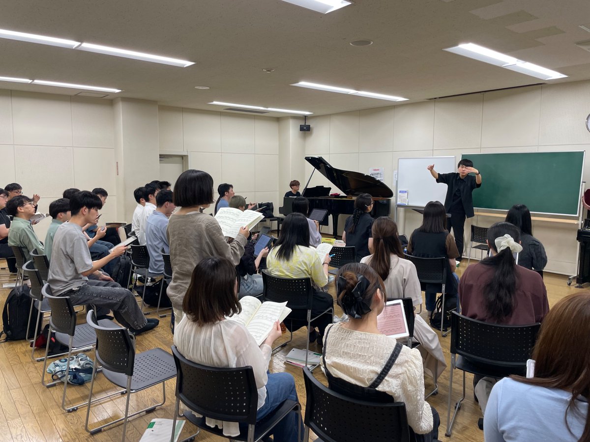 Choir_Yukashi's tweet photo. なにやらゆかし合唱団は、7/4（土）東京都合唱祭Bブロックに出演いたします！

混声合唱組曲『風に寄せて』（作曲:尾形敏幸）より、
「風に寄せて その5」を演奏いたします✨

昨日の練習では、合唱祭に向けて松本陽さんとピアノ合わせを行いました🎹 https://t.co/REAhBfJ8LR