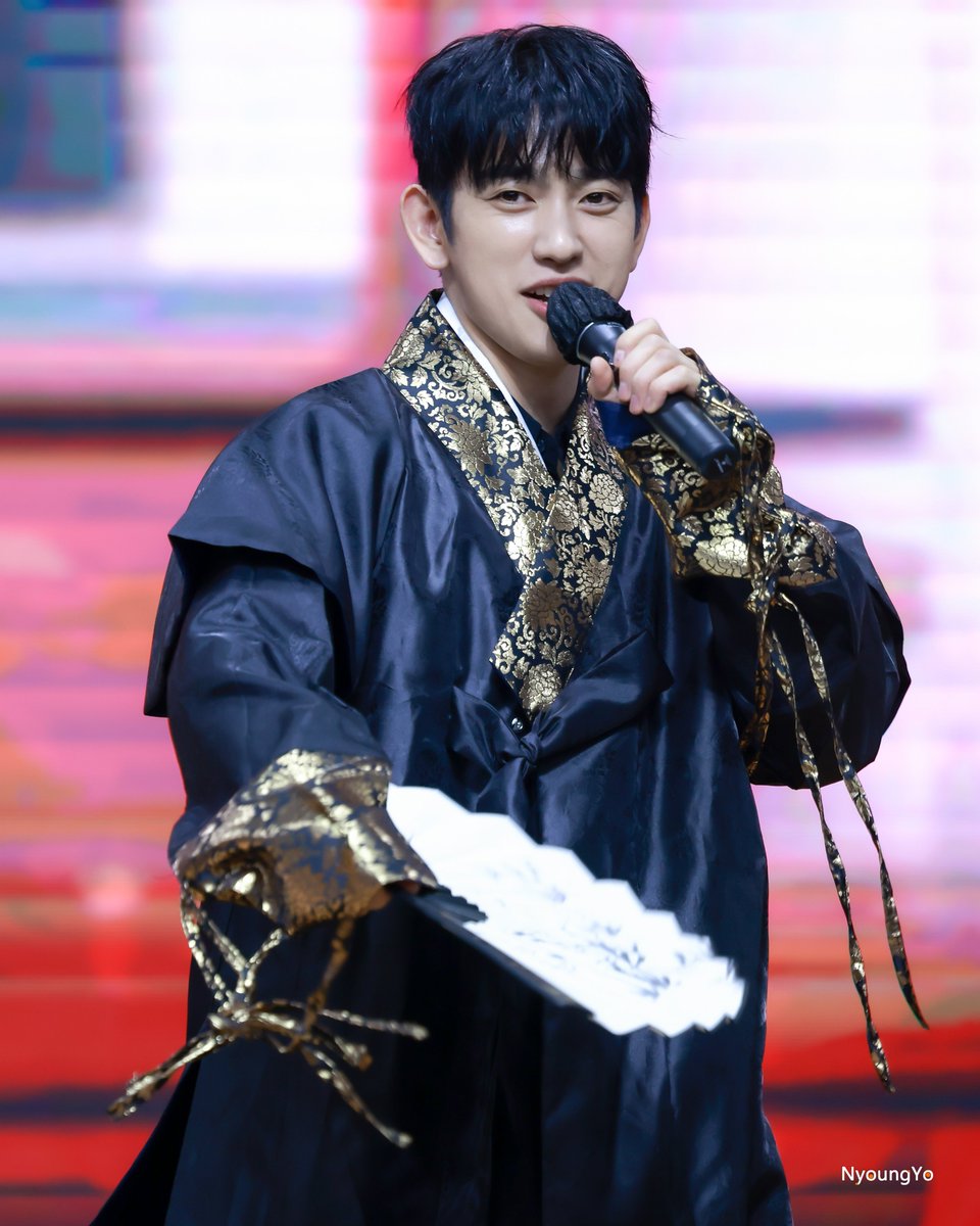 nyoungyo0922's tweet photo. 🎋이리 오너라...여봐라... 🎋 

사극도 기대돼 🥹

260621 메이크스타 대면팬싸

#박진영 #진영 #jinyoung @JINYOUNG https://t.co/E6LZo61HZl