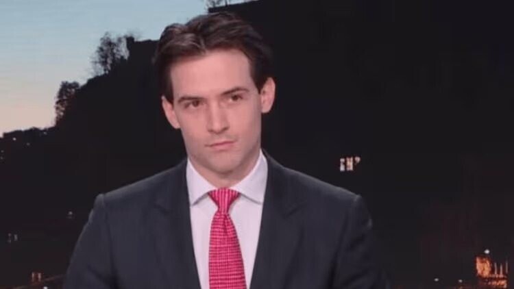 humanite_fr's tweet photo. Gaspard de Monclin, le jeune patron de presse qui rachète des médias, les vide de leurs journalistes et les remplace par l’IA 

➡️ https://t.co/sNRofDcKqn https://t.co/7zXrKkLAfF