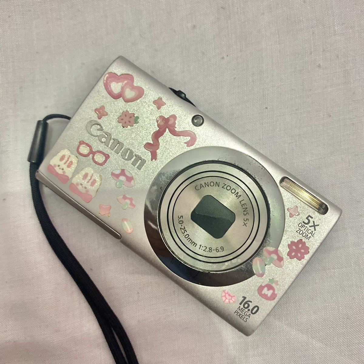 leemarkew's tweet photo. WTS DIGICAM

CANON POWERSHOOT A2300 in Silver  (FULLSET)

Condition:
- Body lecet pemakaian
- Fungsi all normal, tombol  empuk
- Zoom out/in muluss
- Hasil cakep
- Flash off 

💸: 1000k (nego)

tag. wts wtb jual beli digital kamera sony canon nikon kodak https://t.co/bZBElbNlQz