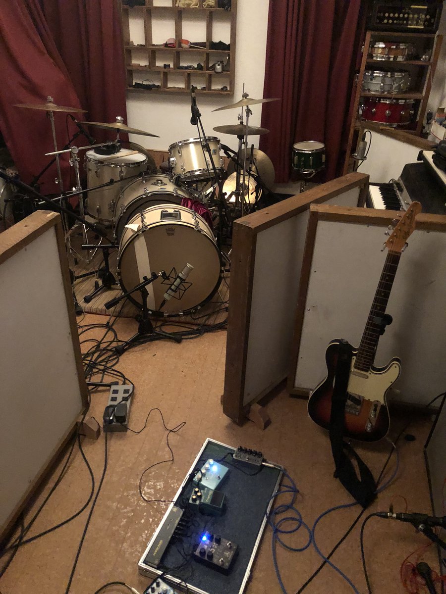 4akat's tweet photo. 今日は東京のツバメスタジオで烏龍街のRECでした！　いい音で録れました。 https://t.co/tFOSbU8Rqo