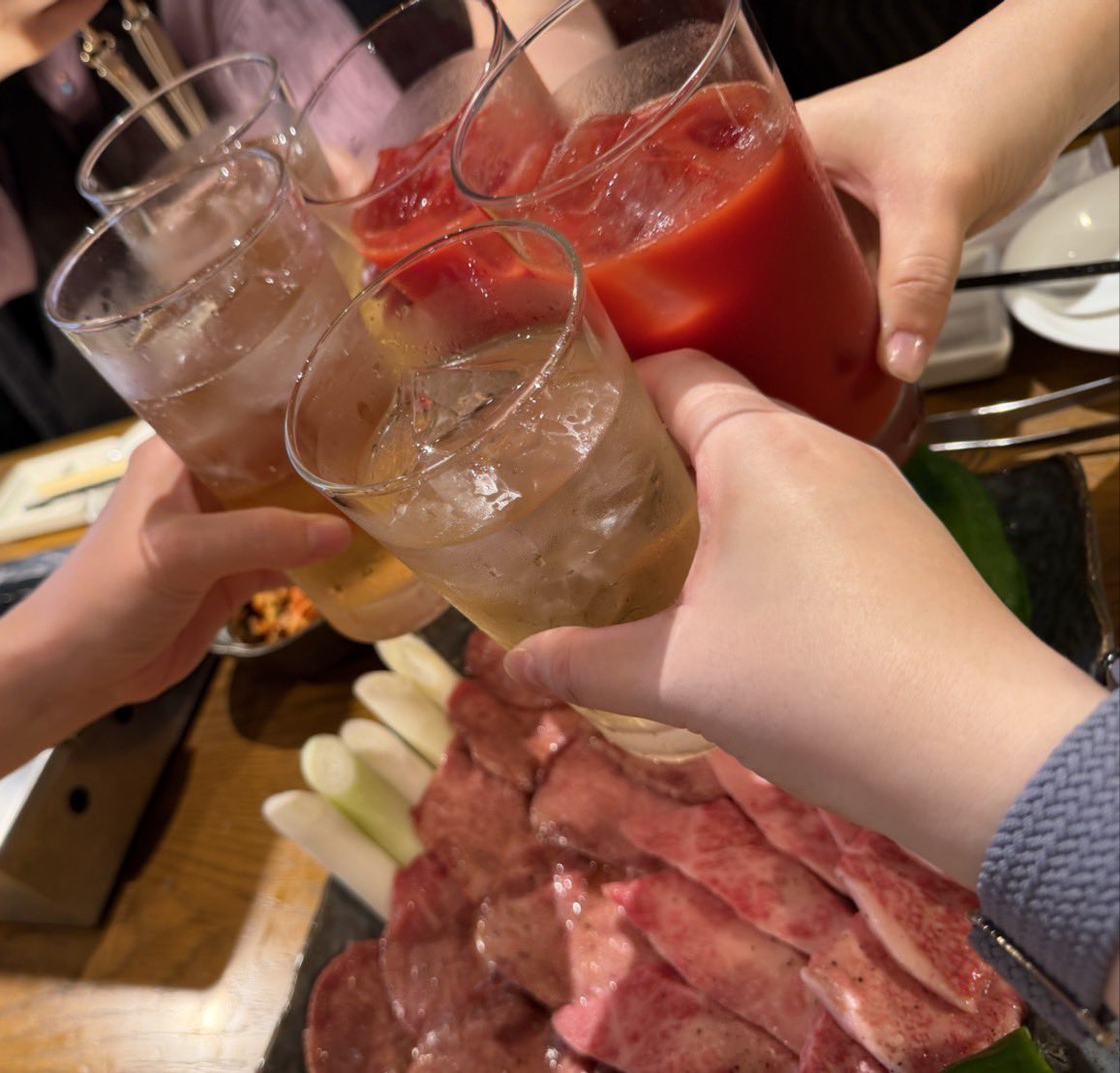 reikpic's tweet photo. あふたー！美味しいお肉たべたー！
ぬい持って行ったのにすっかり撮影忘れた😂お肉焼いてる写真もとり忘れた……！

しばらくは原稿からはなれてのんびりします。
無配とか、既刊で上げてないやつ少しずつ上げていこうかなと思ってます。

あらためてイベントお疲れ様でした！！ https://t.co/Cd8oS51tpH