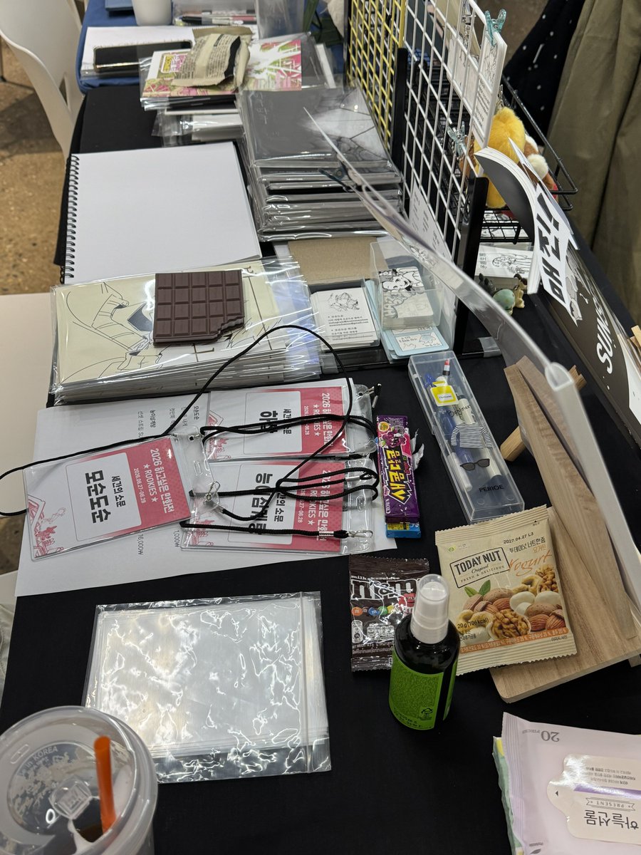 hasaKpark's tweet photo. 하고싶은만화전: 루키즈
행사 모두 마무리되었습니다!

순수 창작 만화 행사 참여는 처음이라
모든 과정이 즐겁고 행복했습니다.

2천여명의 관람객 분들과
‘세간의 소문’ 에 와주신 분들
함께 부스 내주신 모순 작가님, 능삼 작가님
이틀동안 정겹게 대해 주신 인접 부스 작가님들
모두 감사드립니다! https://t.co/pj88EPyvYl