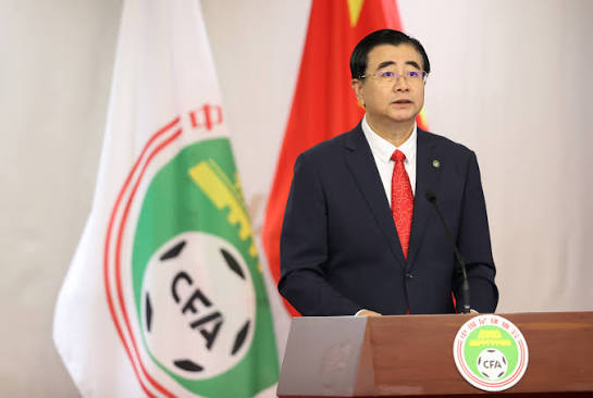 JInsiderBR's tweet photo. OUTRAS FEDERAÇÕES BAGUNÇADAS!

Falamos das federações que estavam na Copa, mas a Ásia inteira é uma bagunça!

Na China, mais de 100 pessoas da CFA foram condenadas por corrupção e manipulação de resultados! O presidente foi substituidos e 10 de 16 clubes da Superliga Chinesa começaram a temporada 26 com dedução de pontos por fraude e corrupção.

Na Malásia, a federação foi punida por naturalizar sete atletas de forma irregular, forjando documentos que comprovariam a ancestralidade, foram todos os beneficios entregues ao Johor.

Na Índia, a Super League precisou ser reformulada para dar um novo gás nos clubes, que estavam a ponto de falir!

Isso mostra como o continente asiático passa por uma bagunça institucional dentro das prórpias federações nacionais...parece que só a JFA é minimamente organizada.