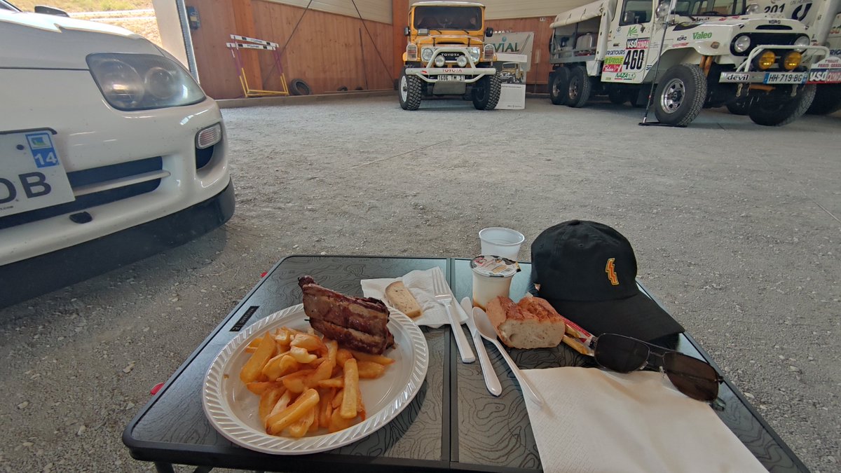 hwydash's tweet photo. Dry ass ribs https://t.co/b98Nkpot7O