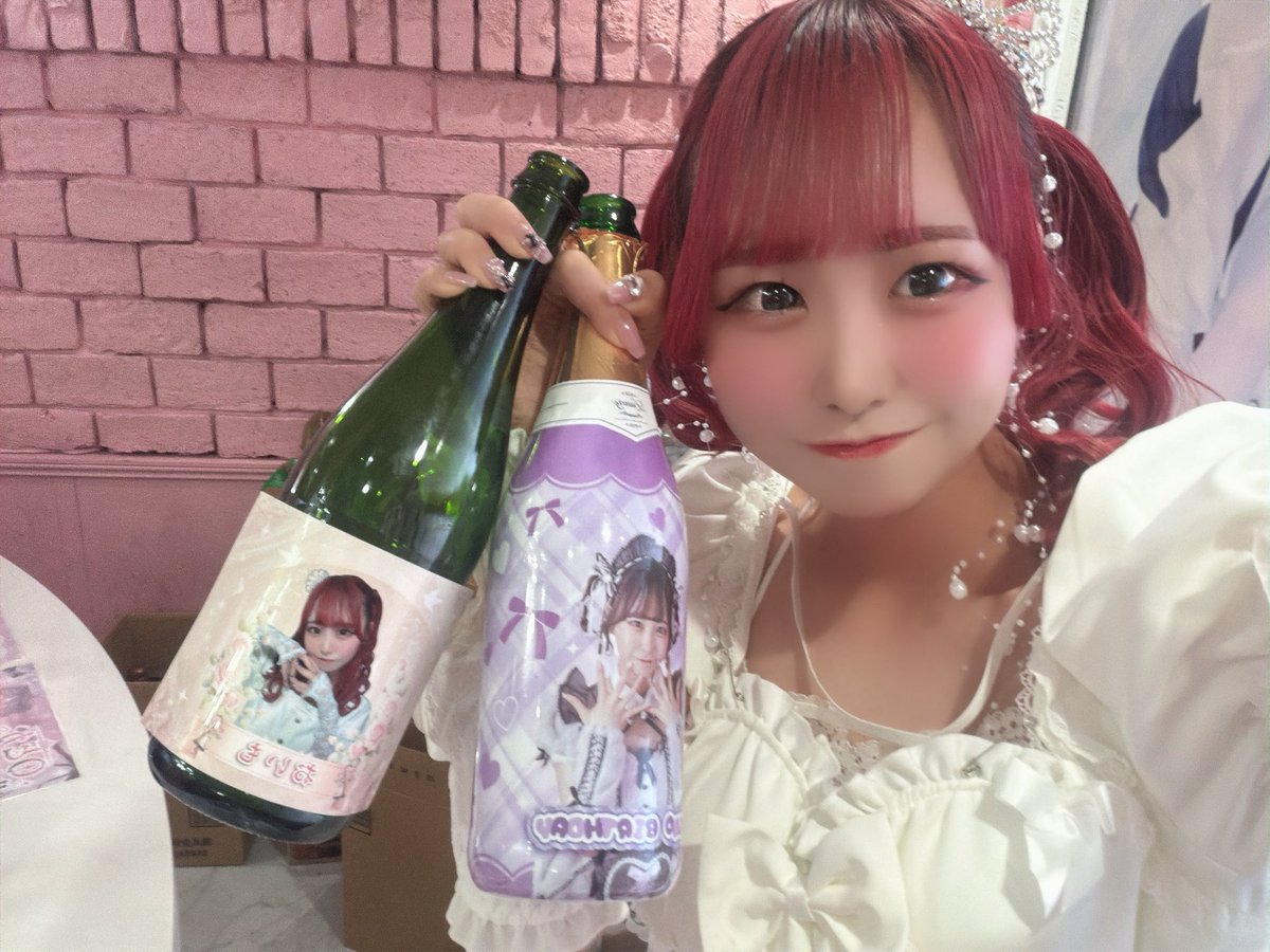 oimo__san__'s tweet photo. おきゅおわしてます！
オーラスできてくれたご主人様ありがとうございました！！推しシャンも生誕オリシャンも枯れてハッピーすぎる> < ♡
お礼ALTにあるからみてね！💌´-

次は29日18時からいます！ご予定ないので来店予約お待ちしてます🙇🏻‍♀️ https://t.co/cj5slW4RmA