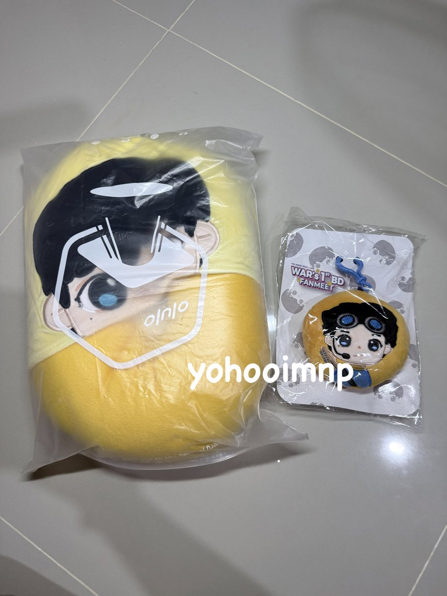 yohooimnp's tweet photo. ขายคู่ พร้อมส่ง ♥️

หมอนรองคอ &amp; พวงกุญแจ
War 1st BD fanmeet ⭐️

ราคา 900฿/2 
นัดรับสยาม พระราม2 ได้นะคะ

*ไม่เคยผ่านการใช้งานใด ๆ ค่าา
#ตลาดนัดหยิ่นวอร์ #ตลาดนัดหมูยอ #YINWAR #yinyin_anw #warwanara #หยิ่นวอร์ #olulo #oluloobjects https://t.co/qVoHLDOmxb