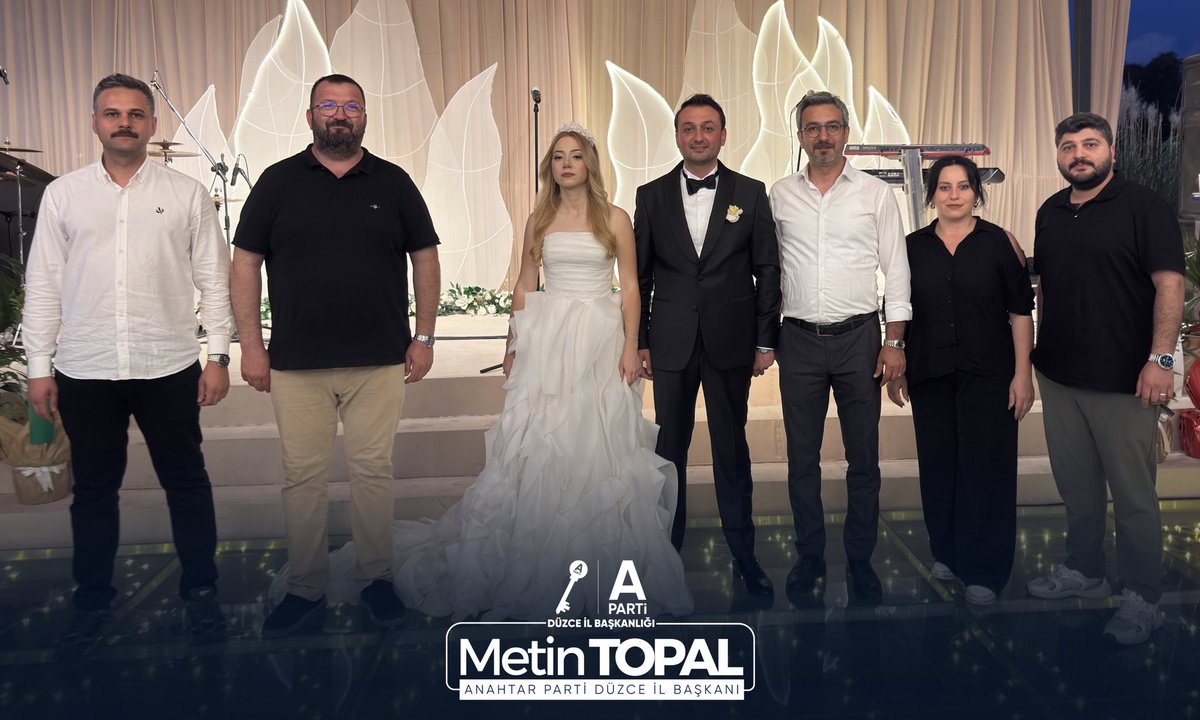 APartiDuzce's tweet photo. Eski İl Gençlik Kolları Başkanımız Eyüp Samet Arslan’ın düğün merasimine teşkilatımızla birlikte katılarak, bu mutlu gününde kendisini yalnız bırakmadık.

Davamıza gönül vermiş, gençlik kollarımızda emek ve hizmet üretmiş bir yol arkadaşımızın mutluluğu, hepimizin mutluluğudur. Teşkilatımız; dün olduğu gibi bugün de, sevinçte ve tasada daima yan yanadır.

Eyüp Samet Arslan ve kıymetli eşine bir ömür boyu mutluluk, sağlık ve huzur diliyoruz.