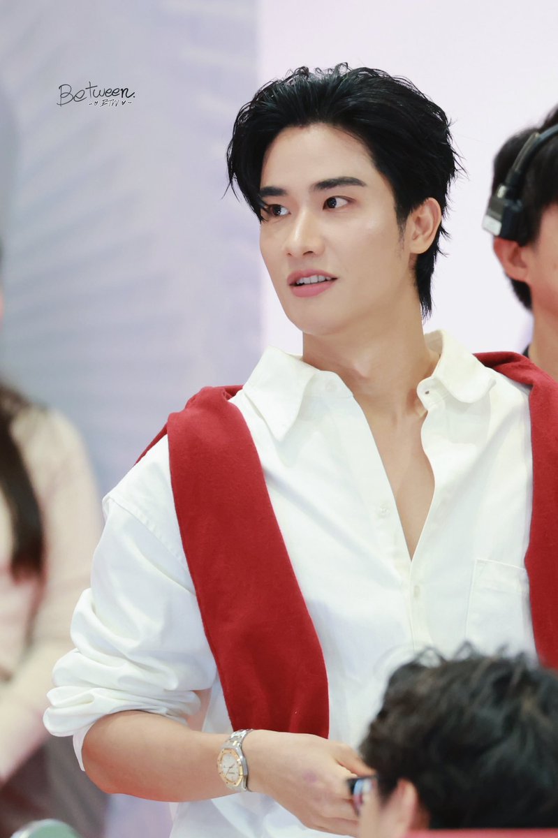 everytayph's tweet photo. Splendid SunTay!😊
Magandang araw P'@Tawan_V !💙
~
“A splendid life is built from ordinary days lived fully.” - Anonymous 
.
.
.
📸 to the owner 
#tawan_v https://t.co/31uMk1WQGz