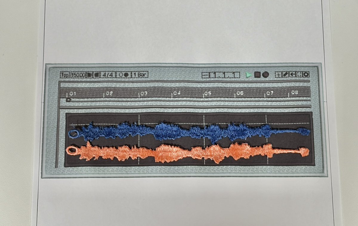 Add9_s's tweet photo. 音声波形の刺繍ブレスレットを作った https://t.co/IquIwu57xx