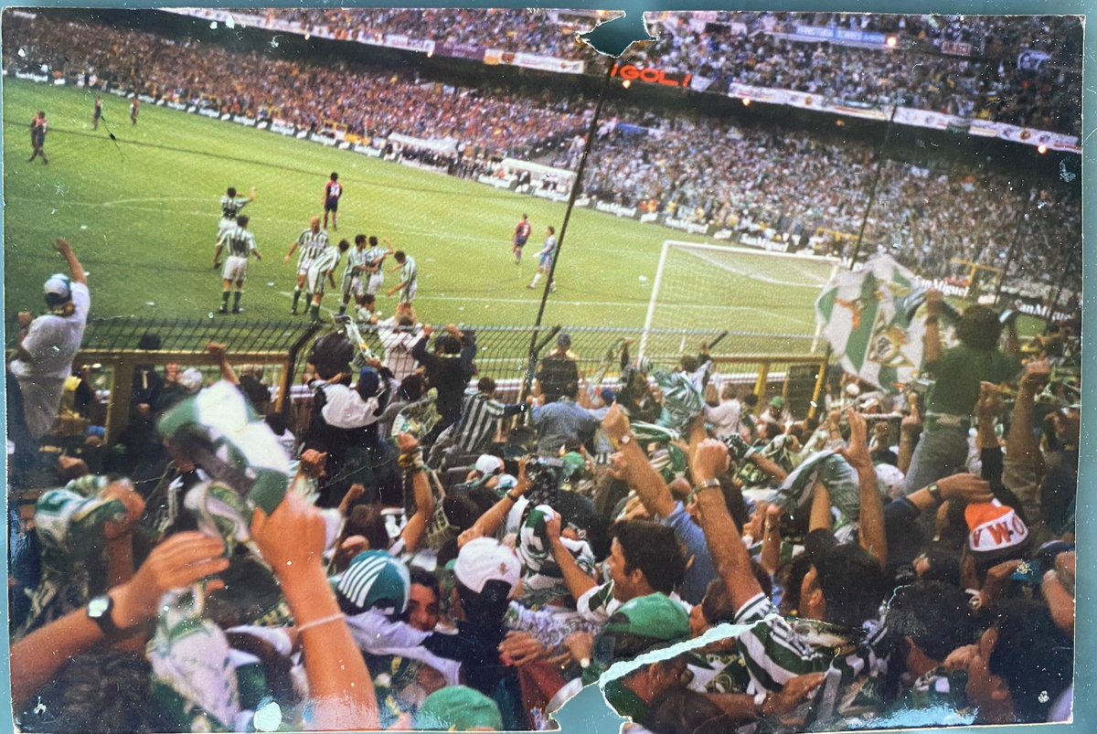 BetisVintage's tweet photo. 29 años de aquella final de Copa en la que fuimos muy felices y a la vez muy tristes.
No merecimos aquel final pero guardamos en el corazón muy buenos recuerdos.
¡Gloria al Real Betis Balompié, siempre! https://t.co/FU6rX9L2tQ