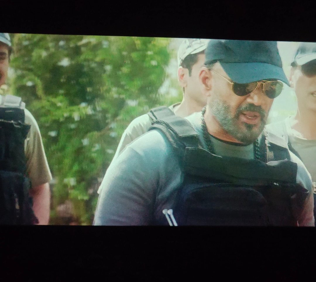 BollyLit's tweet photo. I watched #WelcometotheJungle again despite all the negativity surrounding it.❤️‍🔥❤️‍🔥

The moment director Dev Dash reveals that the cameraman making the film within the film is actually blind, it's obvious that this movie is made purely for entertainment, not for logic.✅

Every actor has done a good job. Now tell me, can you name a Bollywood comedy from the last five years that made audiences laugh this much? I genuinely don't think you can.🫡💫

A film delayed by four years, abandoned by its production house midway, and with major actors walking out—yet Firoz Nadiadwala still managed to bring it to the big screen with #AkshayKumar.

Watch it with your entire family, and I guarantee you won't be bored. 

This isn't the first time one of Akshay Kumar's genuinely entertaining films has faced unnecessary negativity. We've been seeing this since the '90s.🙏🙏
