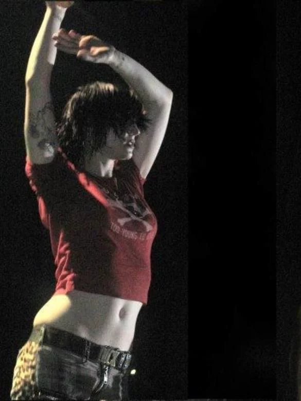 seraphinized's tweet photo. Brody Dalle.. Can anyone hear me.. https://t.co/CbsItBMsAf