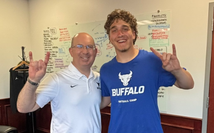 sixstarfootball's tweet photo. EVENT COVERAGE | Several defensive prospects make noise at Buffalo Prospect Camp

📈Strong showings elevate recruiting stock in front of Buffalo staff 

📖Full recap+scouting reports now live!

STORY▶️https://t.co/8Odi8sdhWt

@RyheemA99732 @CodyBeyer148 @NDanneker11 @MackDavid2029 @JoeyDiPasquale1 @noahfolmar22 @FrancisTreyshon @aidenGilmore024 @Kennyhamiltonjr @frank_kank2176 @AdamMcDermott_ @gra78082 @Tyrusmontague @Tymoye3 @MurelBraylon @noahnemry @Joelnyandoro0 @1SamxSam1 @CalebSahadeo