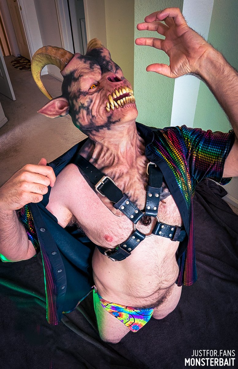 1 pic. Happy PriDEMONth time for this demon to goon. have a good #SeductiveSunday. https://t.co/hAQq5aUJQW