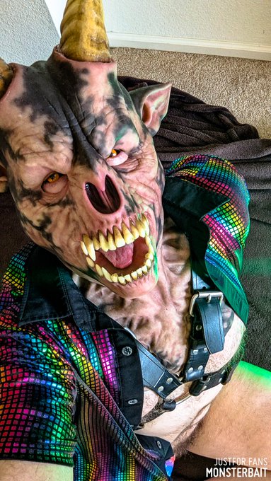 𝕸𝖔𝖓𝖘𝖙𝖊𝖗𝖇𝖆𝖎𝖙 - 2 pic. Happy PriDEMONth time for this demon to goon. have a good #SeductiveSunday. https://t.co/hAQq5aUJQW