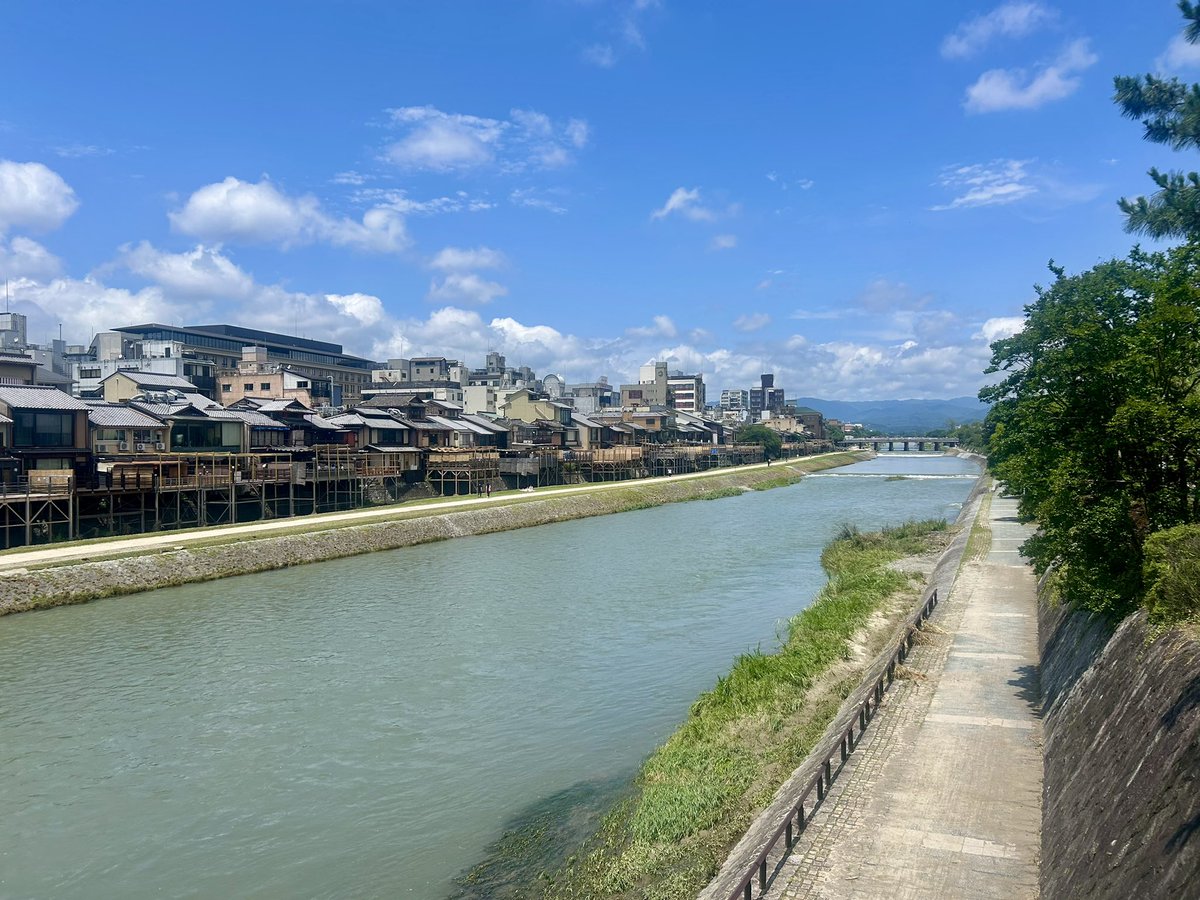 GuruguruLi17760's tweet photo. ＼＼＼🪽御礼🪽／／／

「HABATAKIライブin京都」
ご来場ありがとうございました🙇

台風一過で晴天に恵まれ、鴨川からすぐのヒューリックホール京都にて開催🪩

京都にゆかりある出演者が多く、HABATAKIライブならではの【地元トーク】にも花が咲きました🏵️✨

次回HABATAKIライブもお楽しみに🎶 https://t.co/CR7648BkF7