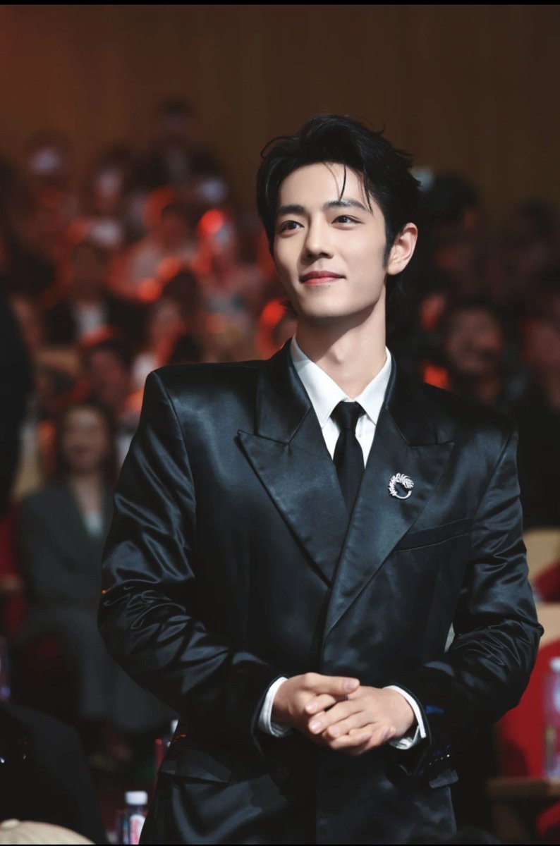 BunnyZhan1991's tweet photo. This photographer said about Xiao Zhan:

"A gentleman as beautiful as jade, unparalleled in the world

A netizen left a message asking what Zhan Zhan looks like in real life. I think this picture best describes how I see him"

xhs post link: https://t.co/Yvzbd4R3dY https://t.co/Z0HjpdJ0rq
