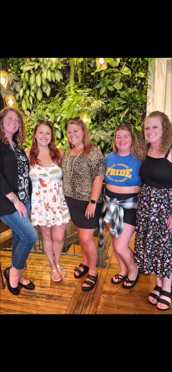 Aye_Yo_April's tweet photo. Girls night in Cincy 💛 https://t.co/SPfw99vEXw