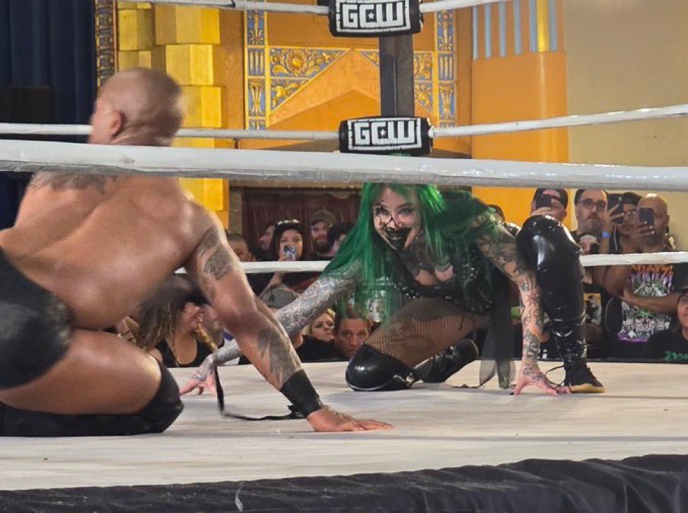 IamLioRush's tweet photo. Look! ….IT’S FINE 🖤#GCWWanted @ShotziTCB https://t.co/mkY2I3oy1u