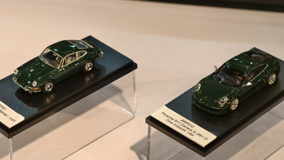 Giga_Penguin's tweet photo. ARbox Porsche 991 GT3 RS &amp; GT2 RS 🤗

#164scale #164diecast #porsche #tmcs https://t.co/HY3DjjlFLF