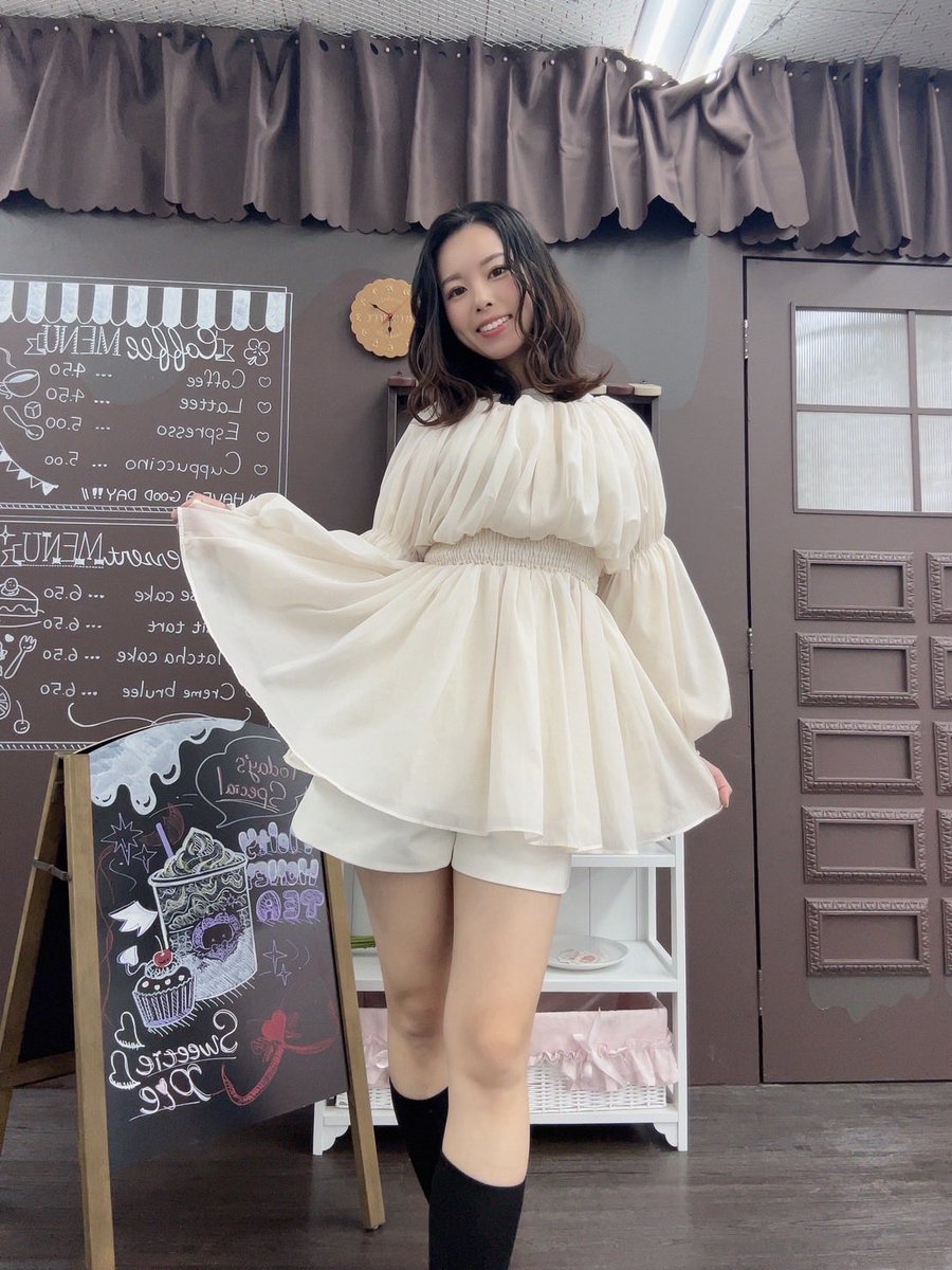 cocoa_punch_'s tweet photo. セクスタシー新作に理依奈が再登板！
カルト芸人桐野安生が役者として映像出演が決定！

セクスタシー8月公演「イエスデー・ワンス・モア」の追加キャストが28日発表された。
２月に開催された「赤い鞭Part２」で女囚出身のM嬢という難役を見事こなし好評を博した理依奈が再登板する。
また、深夜番組「有田ジェネレーション」にてその突き抜けた世界観で一世を風靡した、カルト芸人桐野安生が役者として
ドラマ映像パートに出演することも決定。

今回のキャスト発表について、ココアパンチは
「理衣奈さんが今回やっていただくのはセクスタシーシリーズの中でも一、二を争うゲスな役。ファンの方はきっと新しい理依奈さんの顔と魅力を目撃するでしょう。桐野さんは、直接まだお会いしたことはないですが、有ジェネ見るたびに、トラック野郎、特捜最前線、太陽にほえろに出てても全く違和感のない、昭和の残り香をまとっている芸人さんだなと思ってました。桐野さんの狂気とセクスタシーの狂気が遂に出会います。一目で全部持っていっちゃうくらいのシーンになるので楽しみにしていてください」とコメント。

撮影は7月初旬よりスタート、第２弾のメインビジュアルは7/6に公開予定だ。

◎理依奈◎
STAR所属
「田村亮の釣りならまかせろ」！レギュラー出演中
 ミス東スポ2024  ミスヤングチャンピオン2022

◎桐野安生◎
SMA NEET PROJECT所属
出演:「有田ジェネレーション」(レギュラー)
「あらびき団」「有吉ジャポン」
代表的ネタ「フルーツあるある」

ドラマティックお笑いライブ『SEXTACY』
〜イエスタデー・ワンス・モア〜

 【日時】2026年8月14日(金）
【会場】新宿バティオス 
【開場】18:30 [開演]19:00 

【出演】エイテツ  中村なほ　生徒会長金子 いいね村田　理衣奈　遠藤郁哉　桐野安生　ロック杉本　ほか

【企画・制作】生徒会長金子

【作・演出】ココアパンチ

【主催】生徒会長金子
セクスタシーエンターテインメント

【チケット】 前売り: 3,000円 当日：3,500円
予約受付日は決定次第発表！

#セクスタシー
#sextacy
#お笑い
#生徒会長金子
#エイテツ
#中村なほ 
#いいね村田
#理依奈
#遠藤郁哉
#桐野安生
#ロック杉本
#ココアパンチ