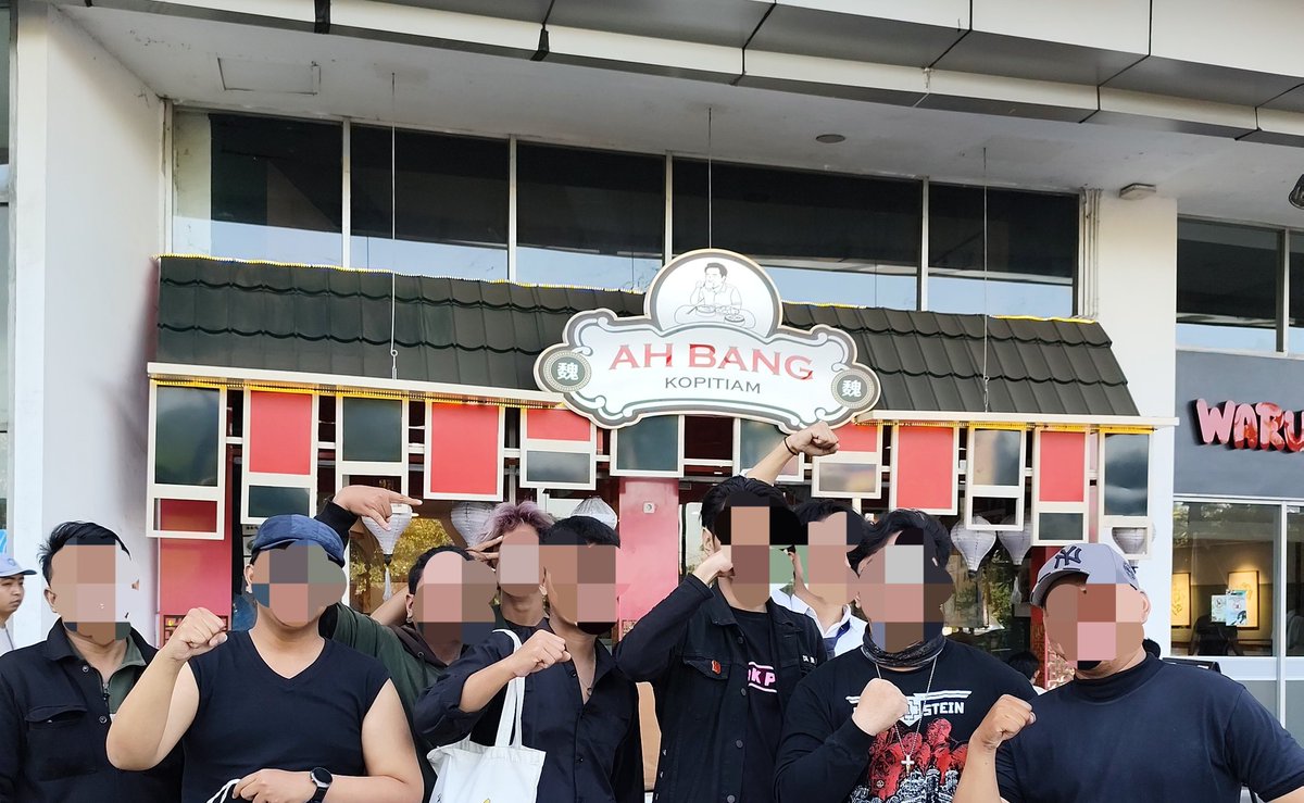 Rakyatcathy's tweet photo. Matur suwun gawe 2s MnG dino iki cath @N_CathyJKT48 🤍❤️‍🔥

Surabaya akan selalu ada untuk support kamu. Karena Surabaya adalah rumahmu 🤟🏻

Nitip Cathy yaaak, kalo udah balik ke Jabodetabek ya bes @Cathleenexus
!!!! 

See u next event ??? 
Last Show maybe?? https://t.co/ykGCzqQp2C