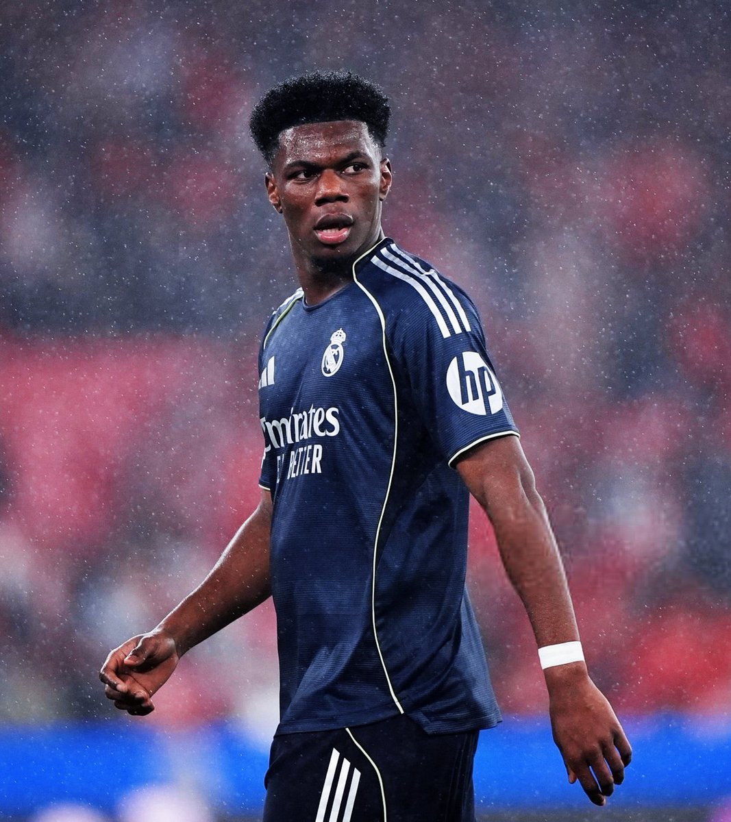 theMadridZone's tweet photo. 🚨 JUST IN: IF Chelsea lose Enzo Fernandez, Xabi Alonso would like to have a player like Aurelien Tchouameni.

Alonso was DELIGHTED with Tchouameni in Real Madrid. @latigoserrano https://t.co/rYd3FP9mnr
