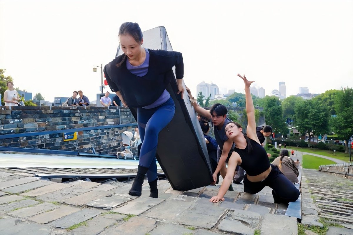 JiangsuCulture's tweet photo. Nanjing’s 660‑year‑old Zhonghua Gate City Wall was turned into a massive creative playground onJune 27.
Nice Design, Nice Nanjing. And honestly? It was even nicer in person.👀
#NanjingCreativeDesignWeek #CityWall #Nanjing #Creative #Design https://t.co/uwtIPqlfAc