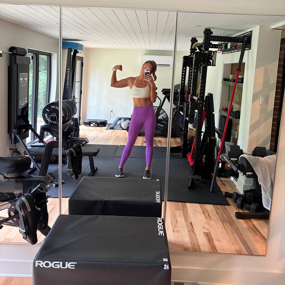 SarahCasey1111's tweet photo. Finding my way back to consistent gym workouts. With another mountain to climb in the horizon, it only strengthens my commitment to getting stronger. The storms on the mountain are inevitable but I remain ready.  💪  Don’t ignore life’s calls to strengthen your body and your mind https://t.co/MBMj82iJmS