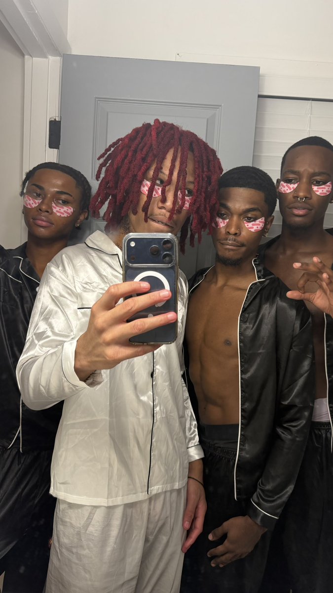 jondaaqt's tweet photo. who wanna have a sleepover w us? https://t.co/on78ZHtv82