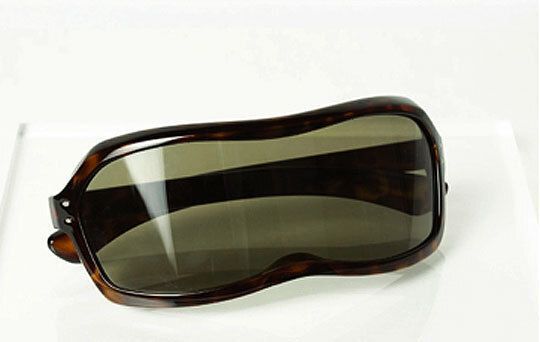 rogue's tweet photo. Martin Margiela redefined eyewear with the iconic SS08 L’Incognito visor https://t.co/0BfwnBSqYv