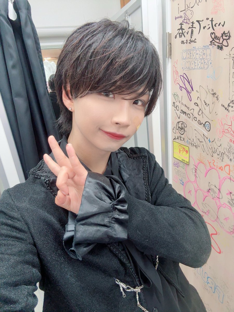SHORi_ASOBI's tweet photo. みんなこのピース✌️して！！ https://t.co/lzmyK8LfTX