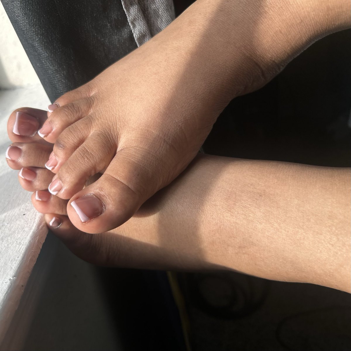 MsLadytoYu's tweet photo. Morning toes , sunshine gone always hit right 🙂‍↕️🩷 https://t.co/kk0RmbzPxr