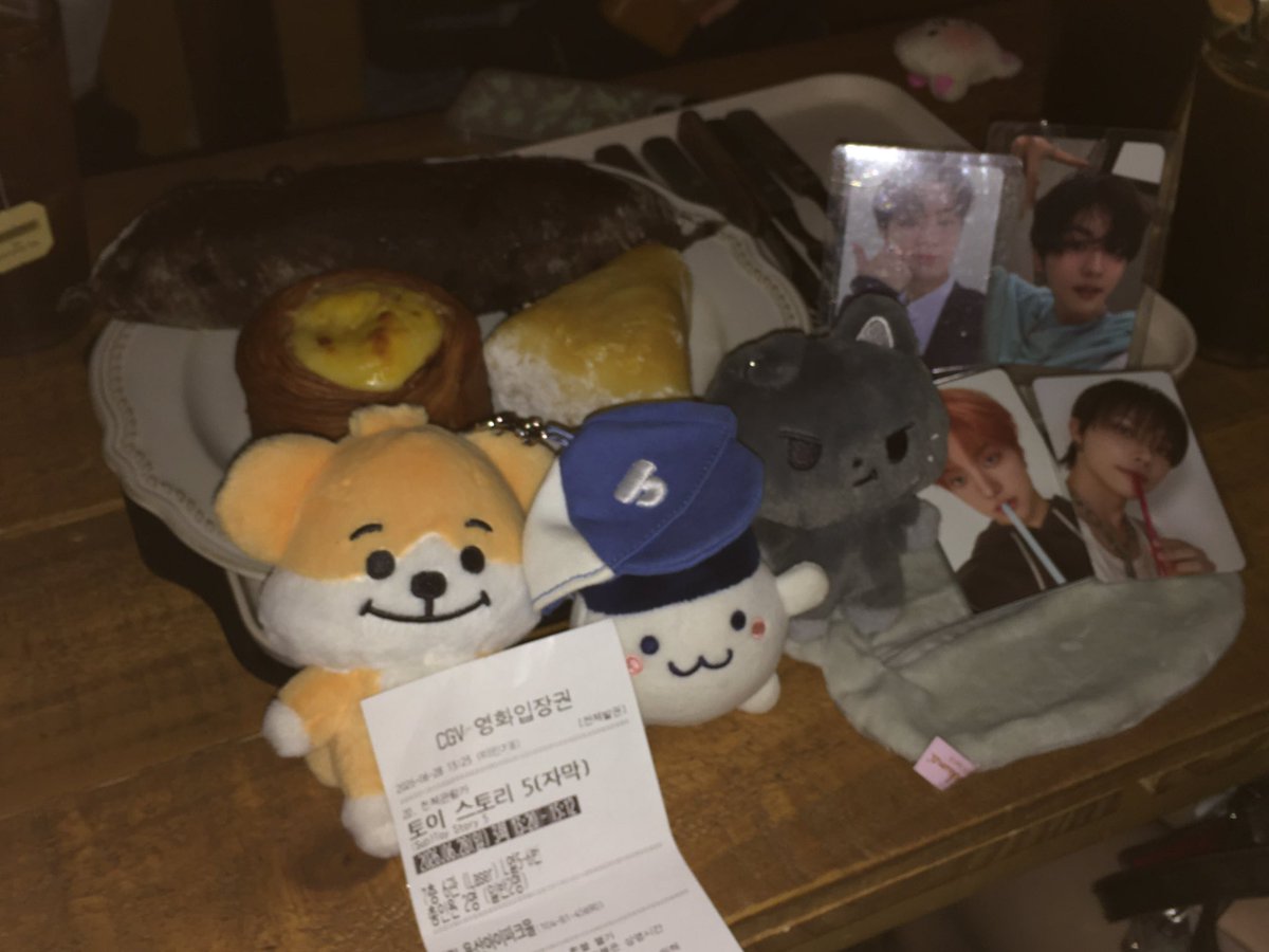 simyooka's tweet photo. 평생 같이 놀자 🧸🐶🧢 https://t.co/BKHrddNPfP