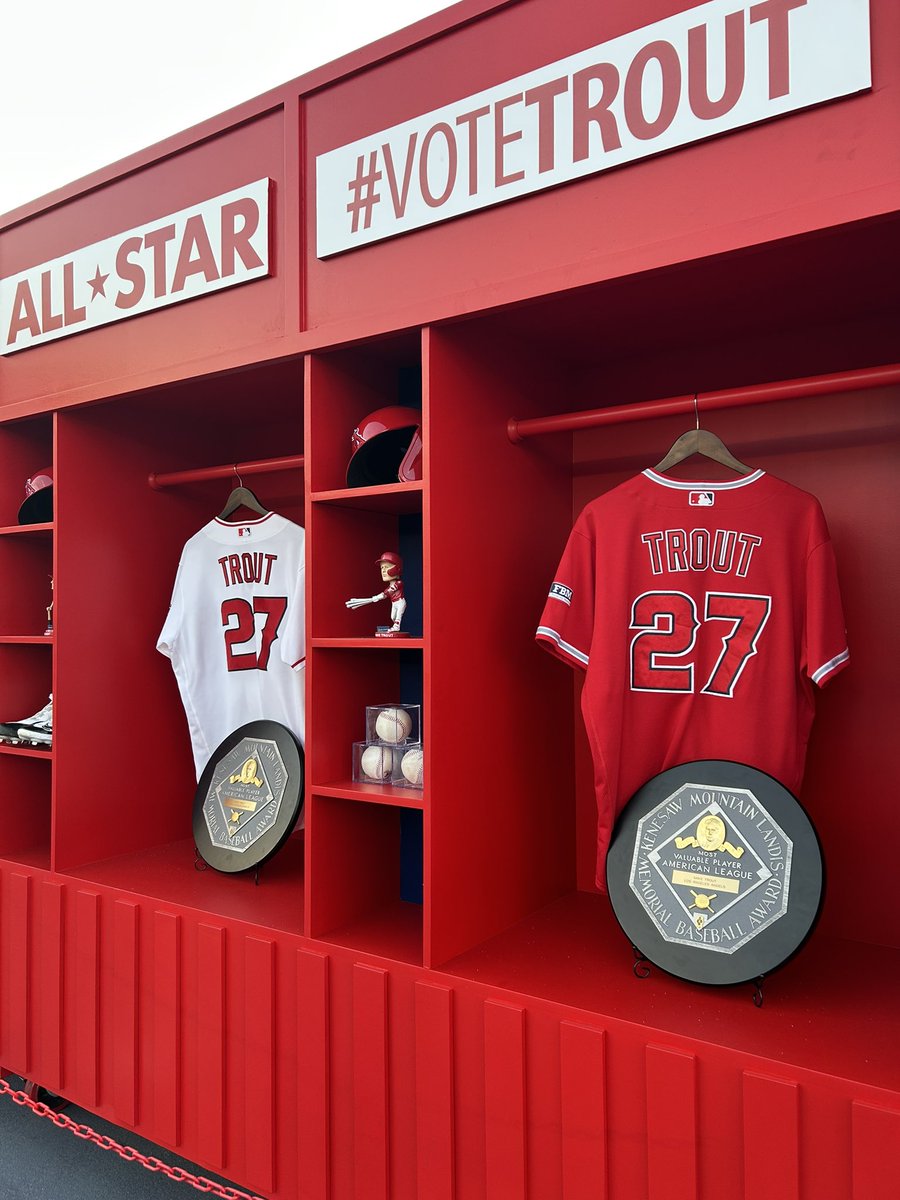 Mont9ya's tweet photo. #SellTheTeam
#VoteForTrout https://t.co/czqlTKB3bQ