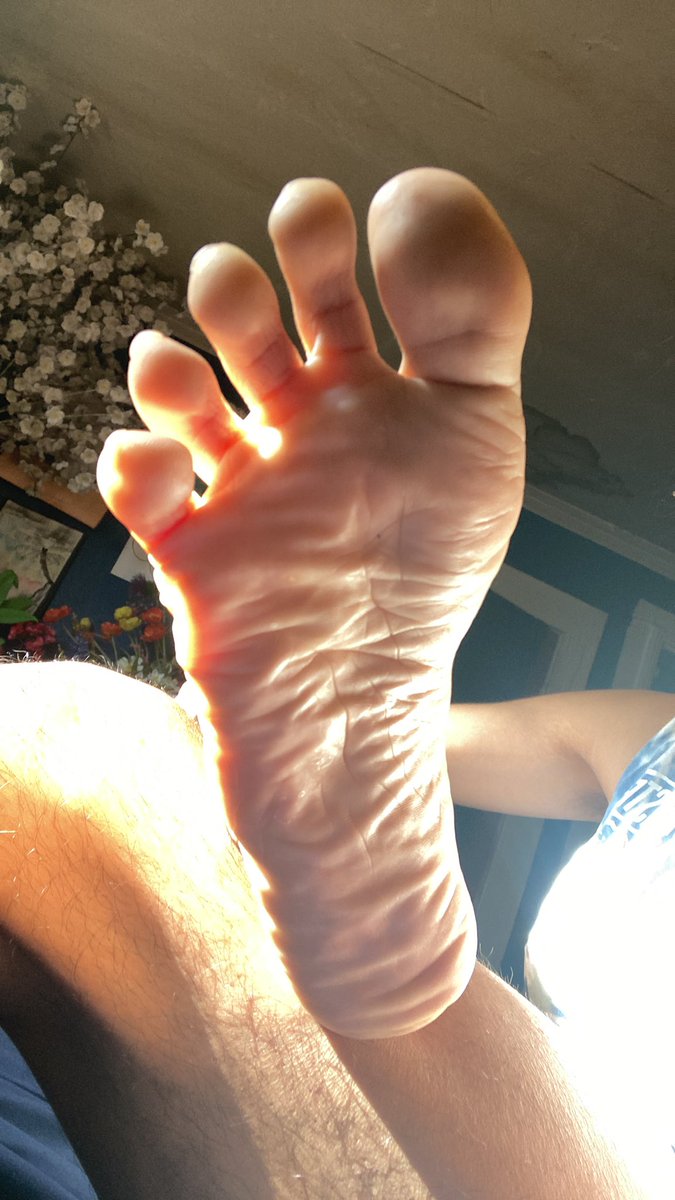 Footlover707's tweet photo. Happy sole Sunday 🦶🏼 https://t.co/vUosVbFNuj